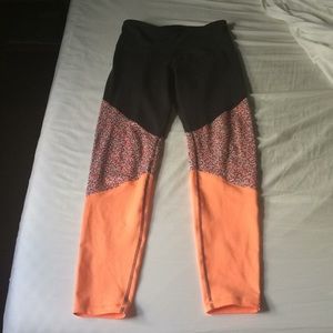 Colorblock confetti graphic leggings